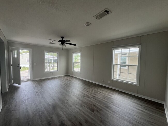 Building Photo - 266 Mongoose Ln