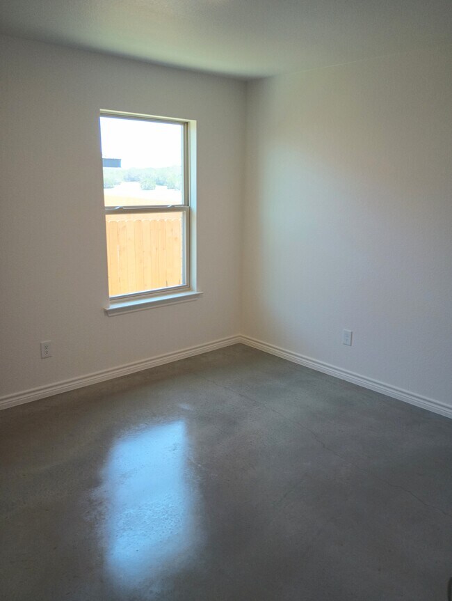 Foto del edificio - 125 Wind Ridge Dr
