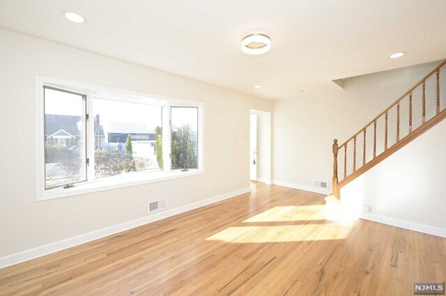 Foto del edificio - 532 N Midland Ave