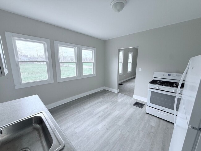 Building Photo - Freshly Renovated Cleveland Rental with Water, Sewer & Trash Included!