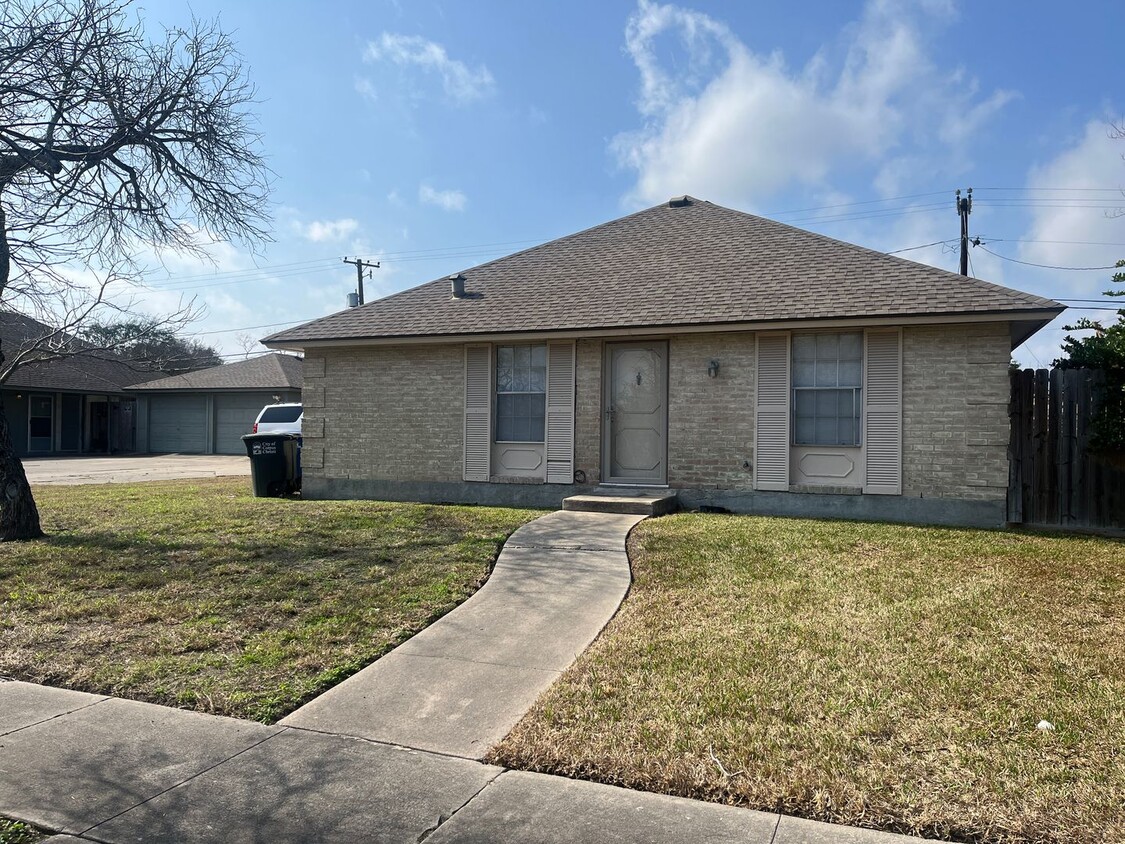 Foto principal - Front Duplex in Central City