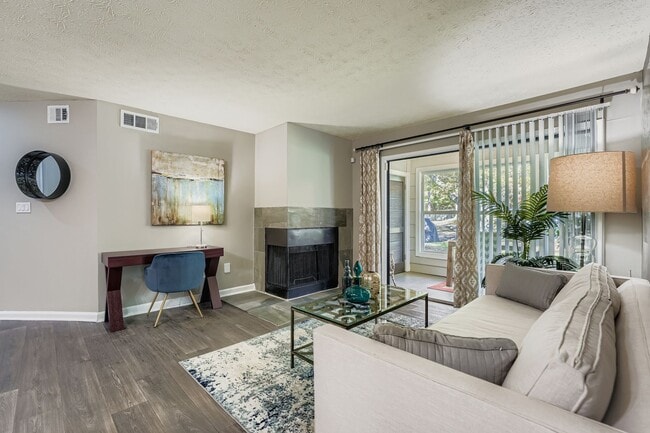 Foto del edificio - 2200 Big Creek Apartments