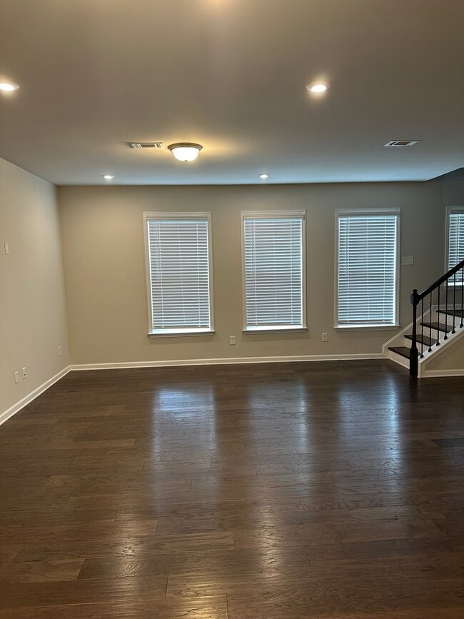 Building Photo - 3040 Regal Crown Dr