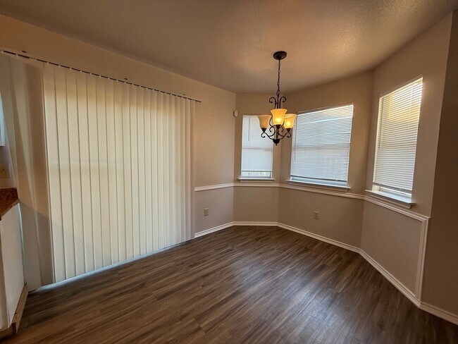 Foto del edificio - 2501 Windmill Dr