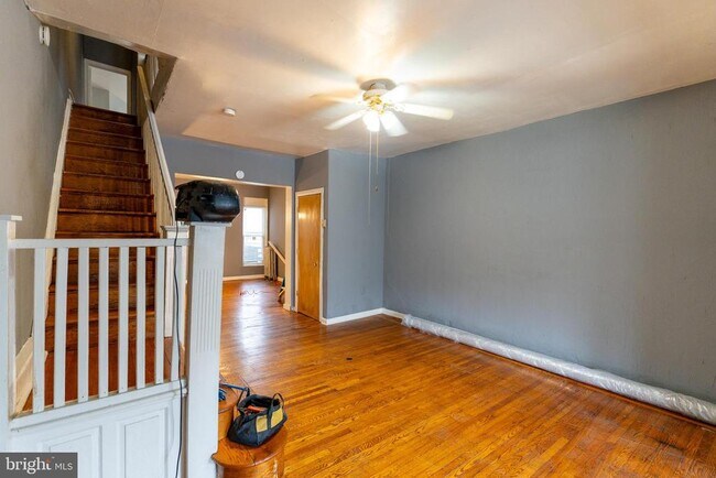 Foto del edificio - 5833 Warrington Ave
