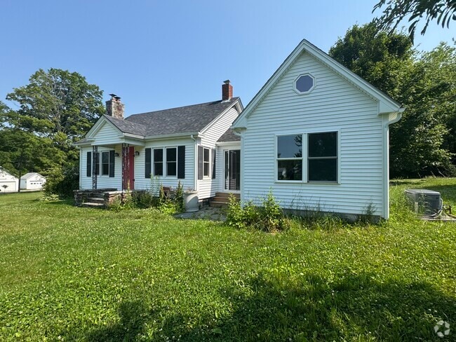 Building Photo - 63 School House Rd