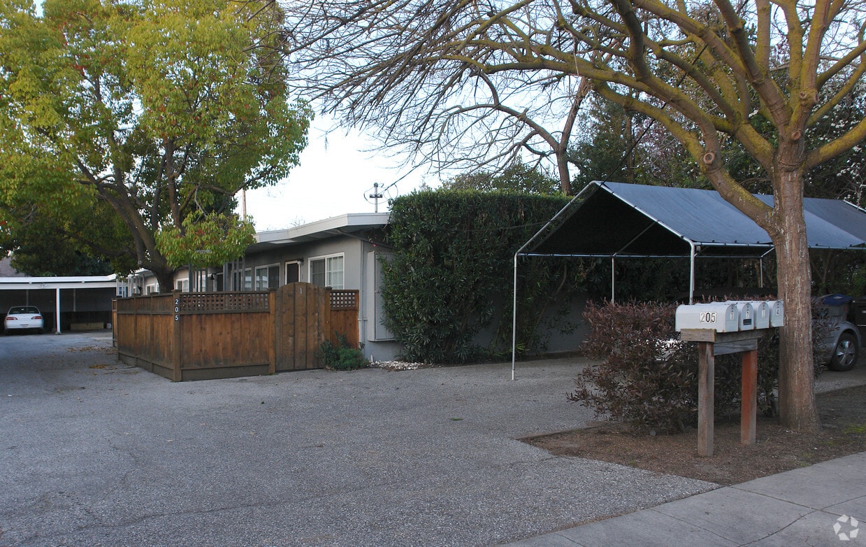 Primary Photo - 205 Murlagan Ave