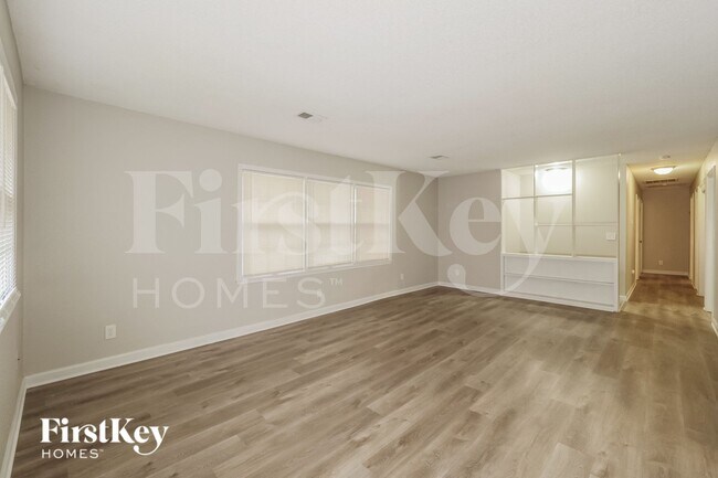 Foto del edificio - 8728 Everett St