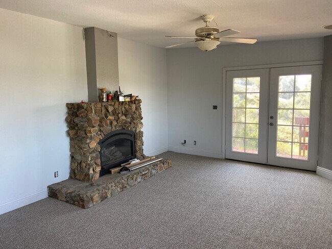 Building Photo - 9149 Rosedale Dr