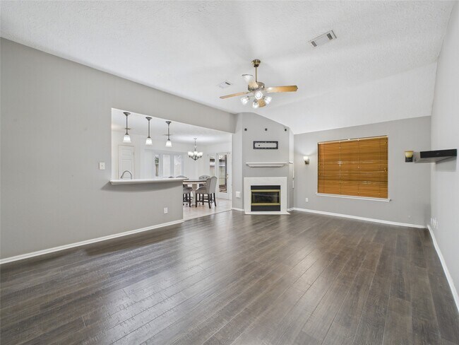 Foto del edificio - 3718 Brookwood Dr
