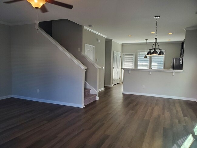 Building Photo - 3 Bedroom, 2.5 bath townhome in the Berwic...