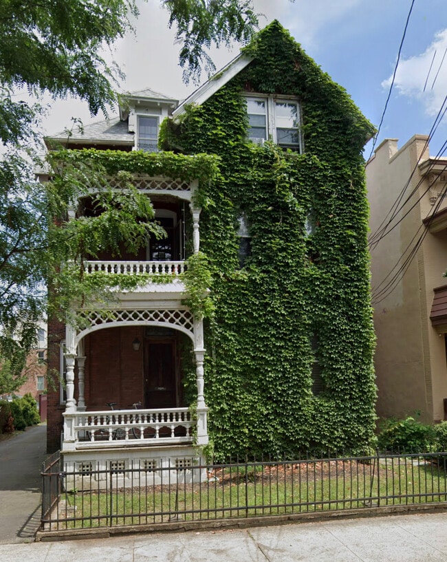 Building Photo - 119 Olive St