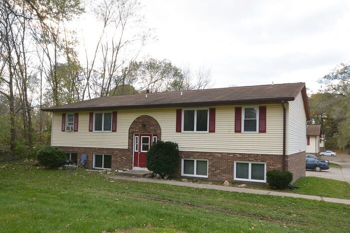 Primary Photo - Cozy 2 Bedroom 1 Bath Apartment @ 1313 Hun...