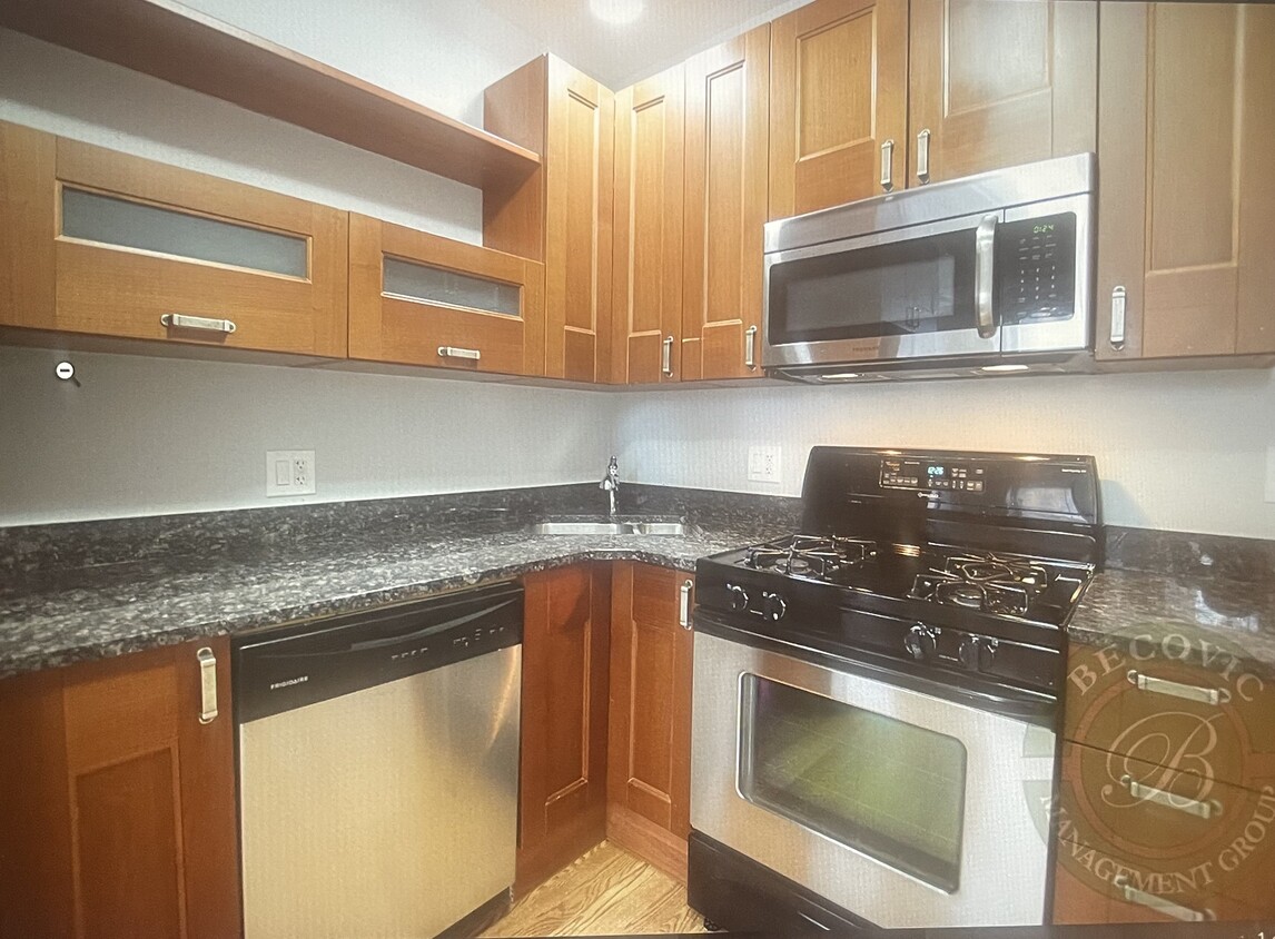 Primary Photo - 7528 N Seeley Ave