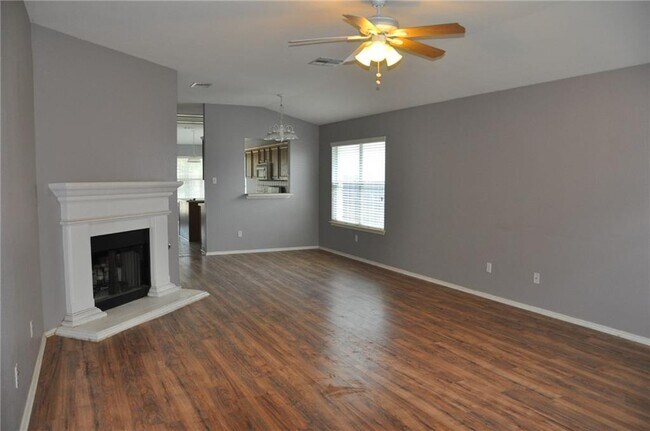 Foto del edificio - 10625 Royal Tara Cove