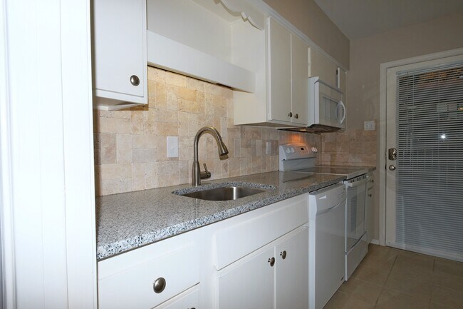 Foto del edificio - 7727 Meadow Park Dr