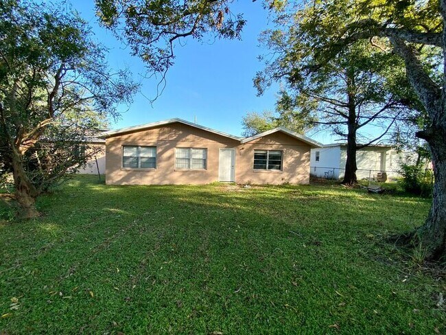 Building Photo - 4246 Minoso St