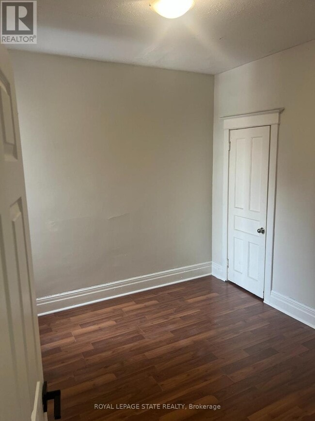 Photo du bâtiment - 599 King St E