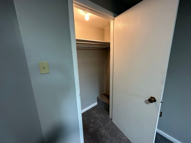 Building Photo - Two bedroom, one bath, fully remodeled tow...