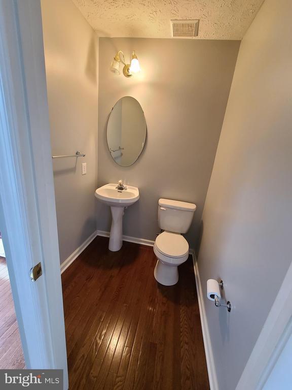 Building Photo - 2718 Thornbrook Ct