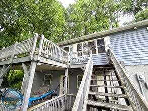Building Photo - 460 White Oak Rd