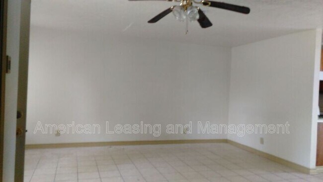 Building Photo - 2237 Robinhood Ave