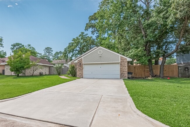 Building Photo - 8711 Pines Pl Dr