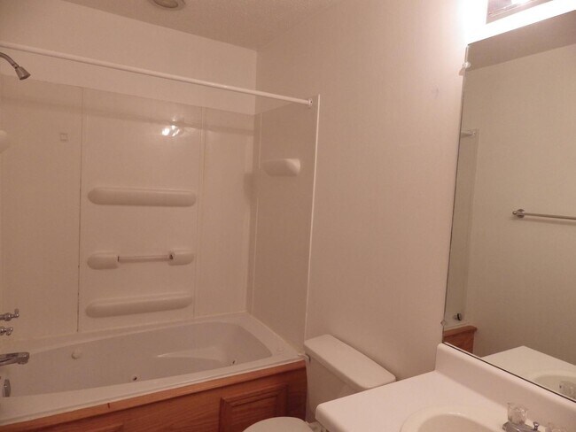 Full bath 1 - 229 Brelands Overlook Dr