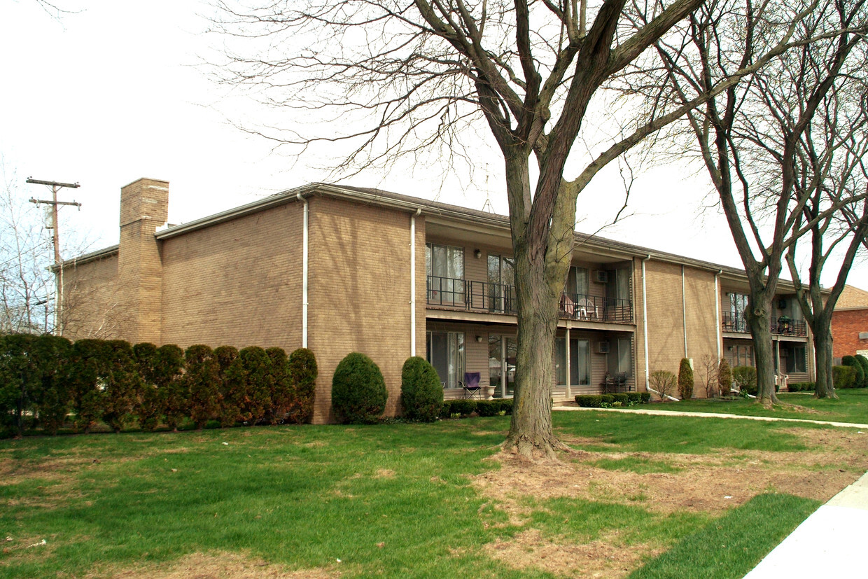 Building Photo - St. Clair Villas Condominiums