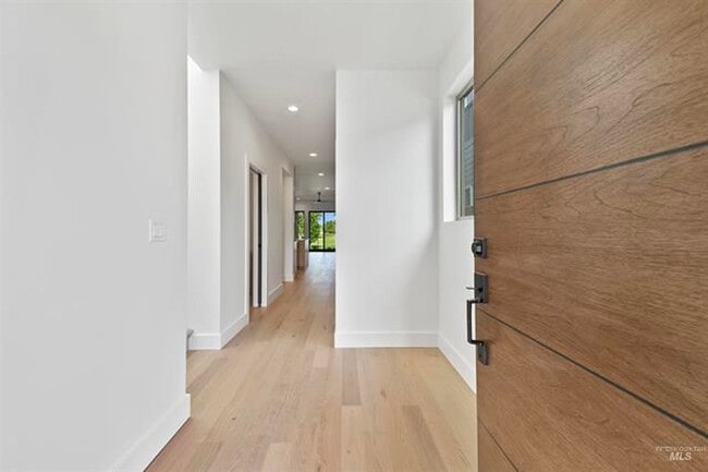 Foto del edificio - AstoriaTownHome