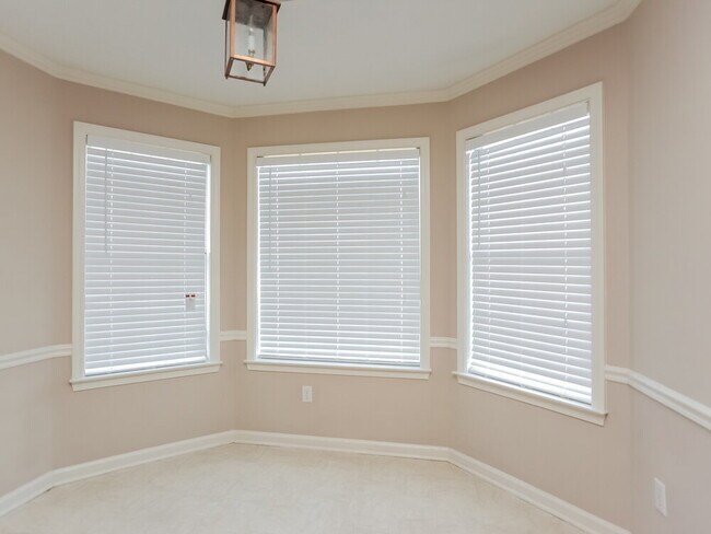 Building Photo - 6342 Oak Walk Ln