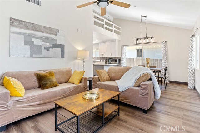 Building Photo - 195 E Las Flores Dr