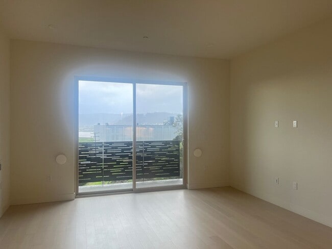 Building Photo - Brand New Three Bedroom Townhouse