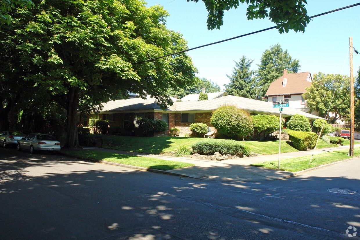 Building Photo - Tillamook Plex
