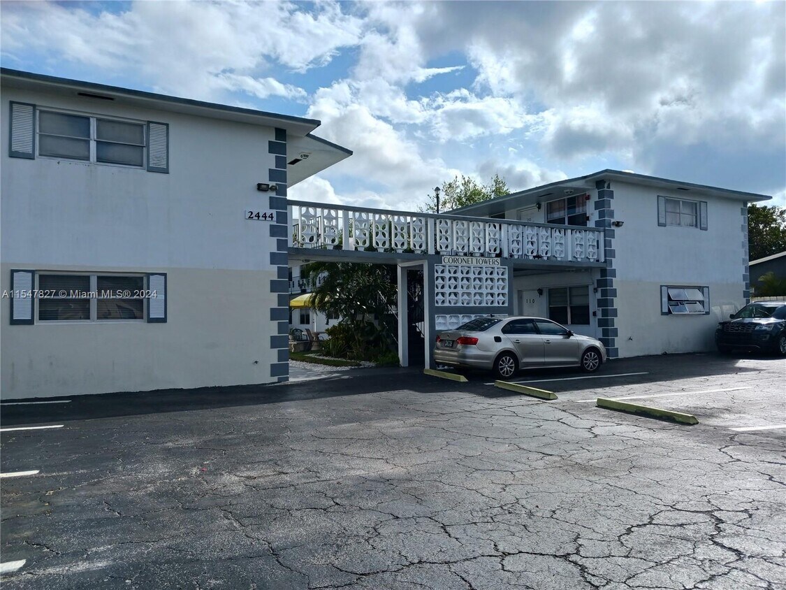 2444 Polk St Unit 102, Hollywood, FL 33020 Room for Rent in Hollywood