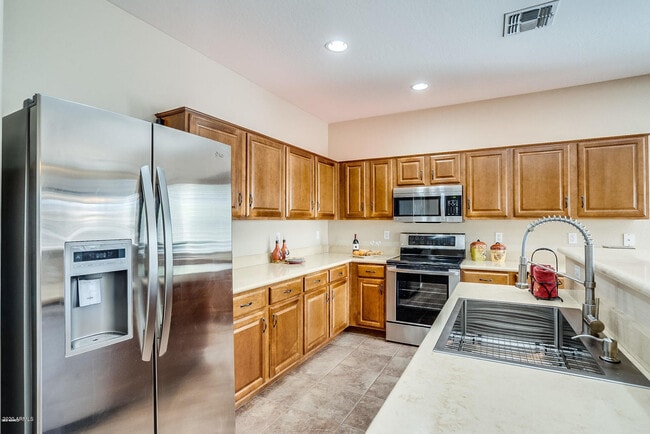 Foto del edificio - 17610 W Port Royale Ln