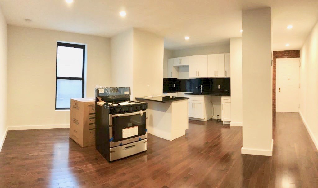 Primary Photo - 395 St Johns Pl