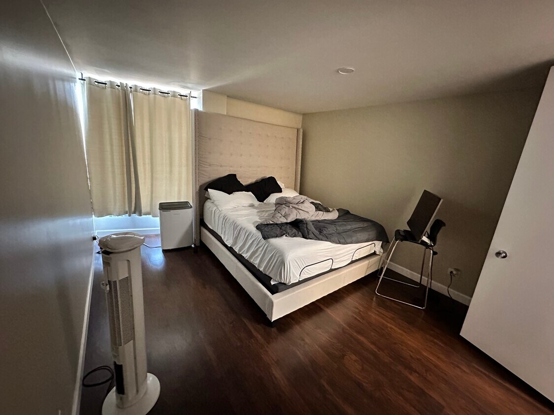 Foto principal - 8200 E Jefferson Ave