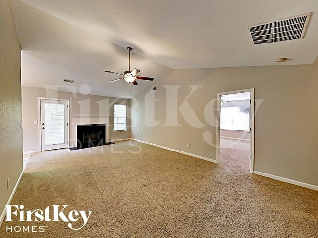 Building Photo - 355 Lakeside Point