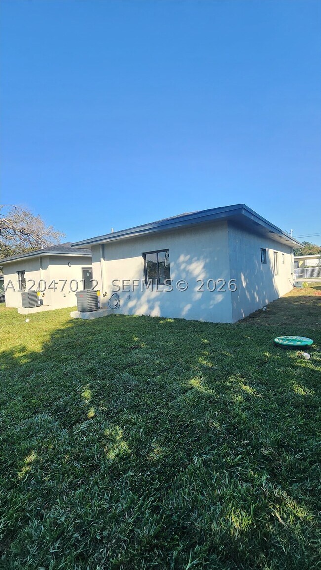 Foto del edificio - 8048 NW 14th Ct