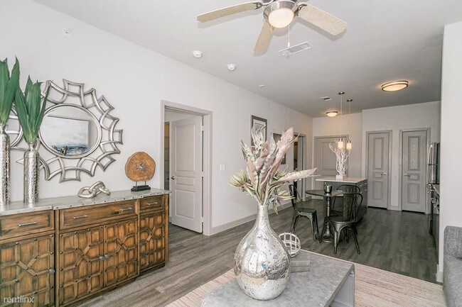 Building Photo - 1 br, 1 bath Apartment - 5319 Gibson St 233