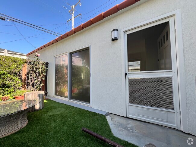 Building Photo - 121 Quincy Ave