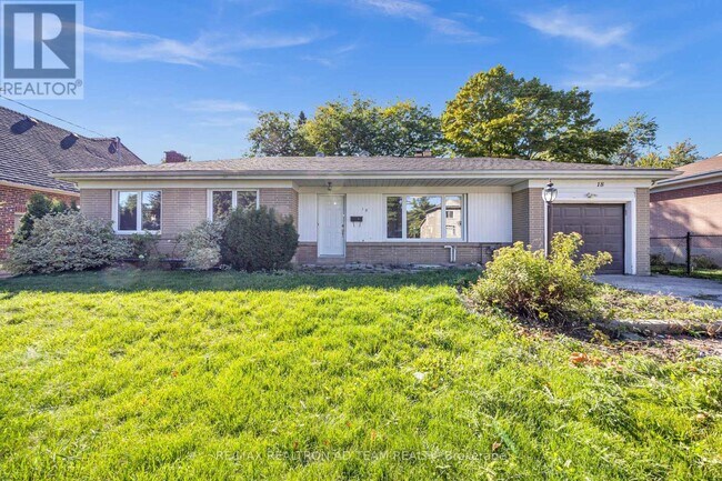 Building Photo - 18 Windridge Dr