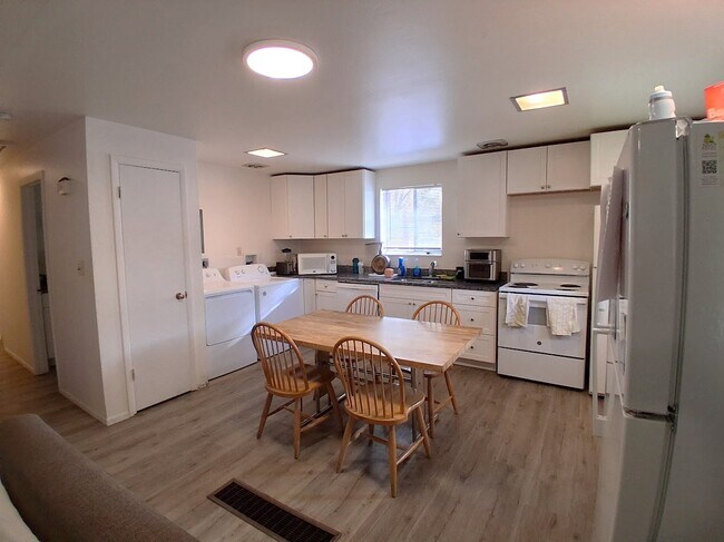 Foto del edificio - 776 N 600 E