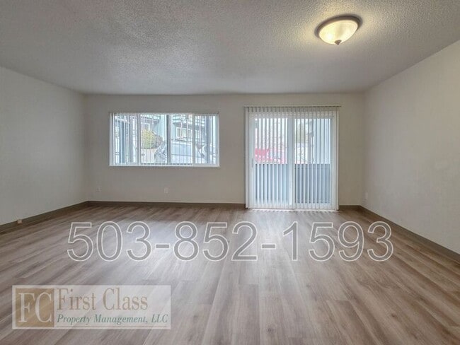 Foto del edificio - 12345 SW Hall Blvd