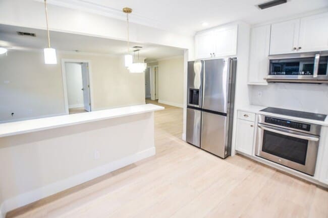 Building Photo - 226 Moccasin Trail W