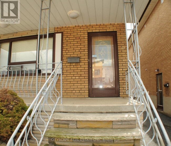 Building Photo - 49 Algoma St