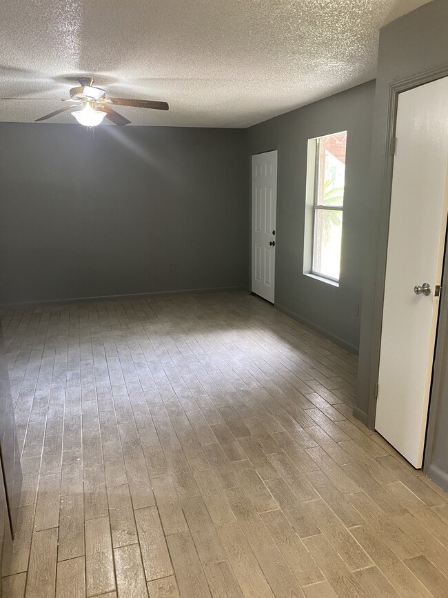 Living Room - 984 Asheville Dr