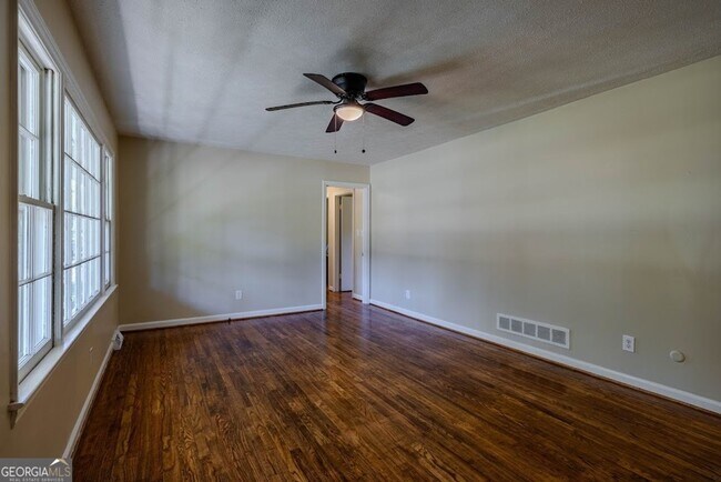 Foto del edificio - 102 Beech Creek Dr NW