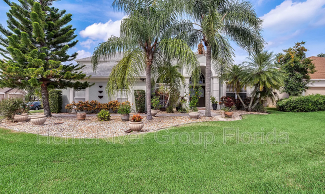 Building Photo - 525 Lakescape Ct